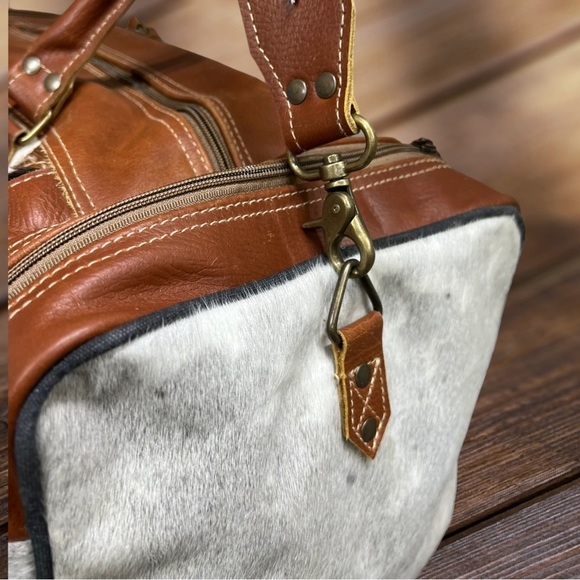 Fabulous Duffel Unisex genuine Cowhide Leather XL travel weekender patched - Picture 9 of 14